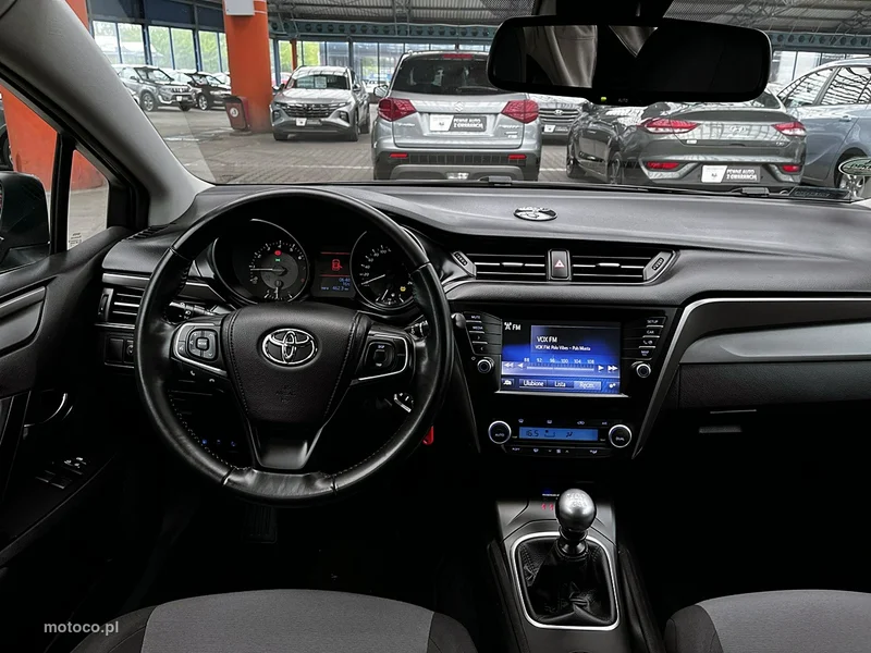 Toyota Avensis T27 14