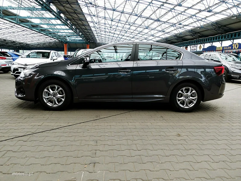 Toyota Avensis T27 6