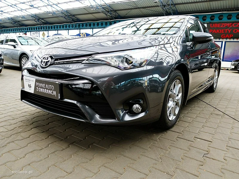 Toyota Avensis T27 8
