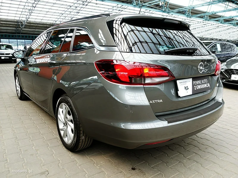 Opel Astra L 9