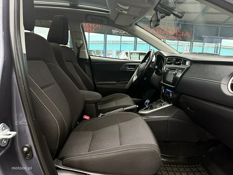 Toyota Auris E180 11