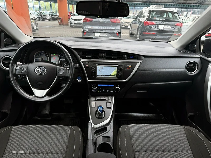 Toyota Auris E180 14