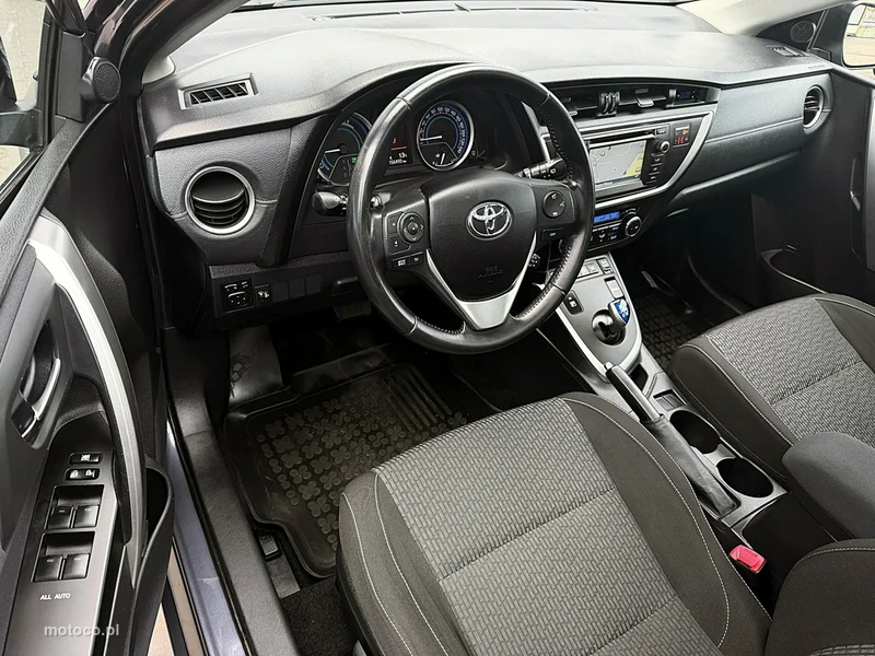 Toyota Auris E180 16