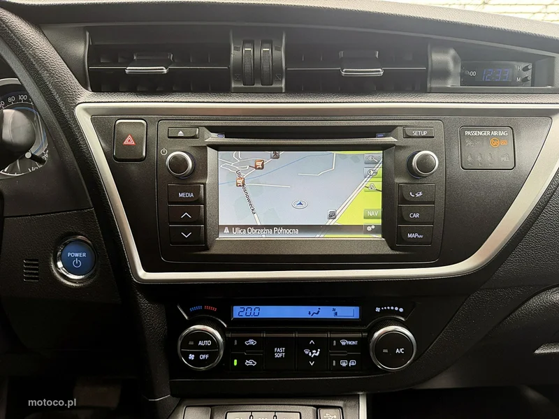 Toyota Auris E180 32