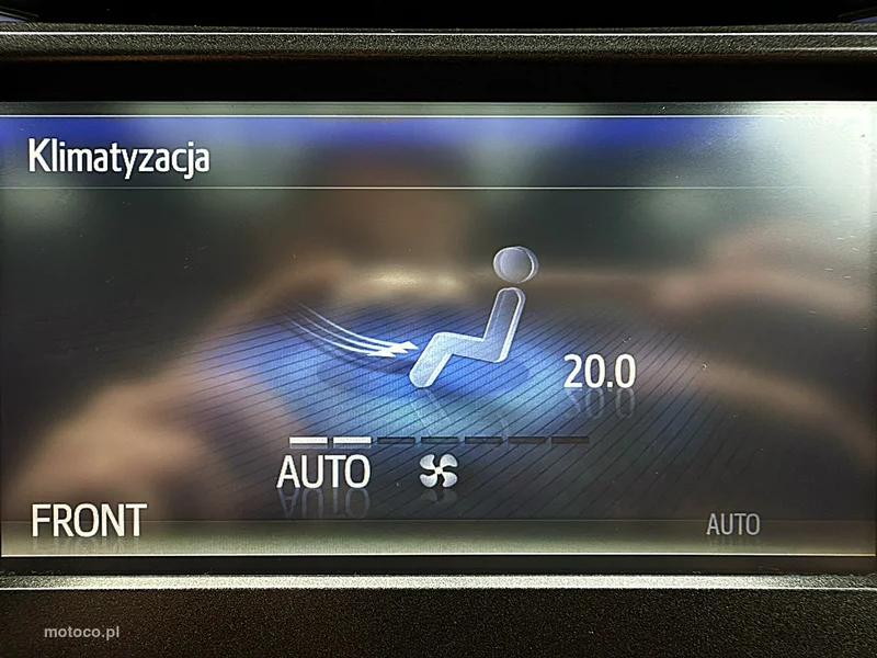 Toyota Auris E180 35