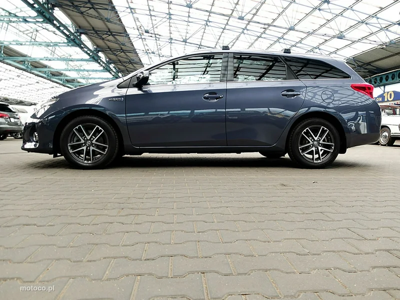Toyota Auris E180 6