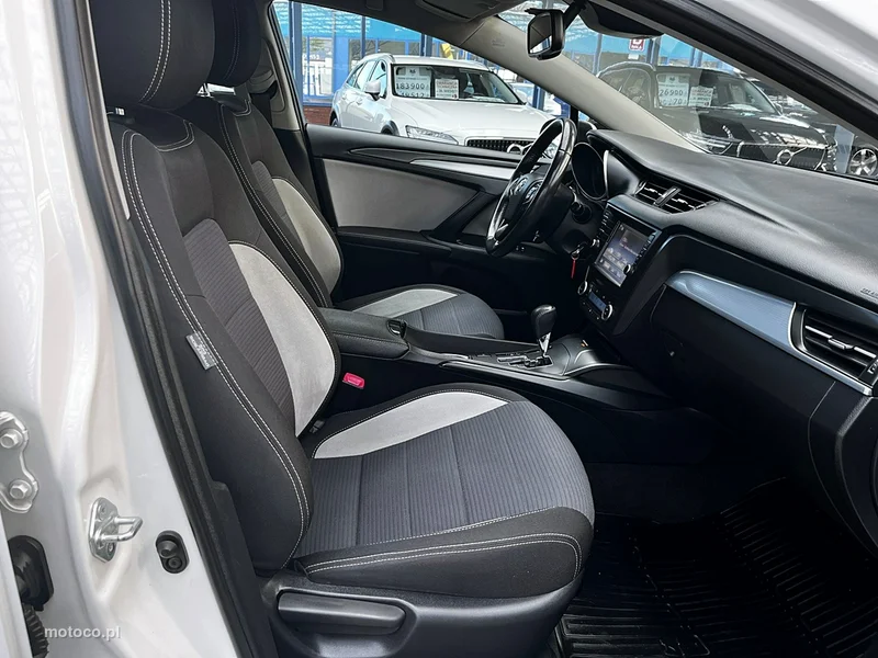 Toyota Avensis T27 11
