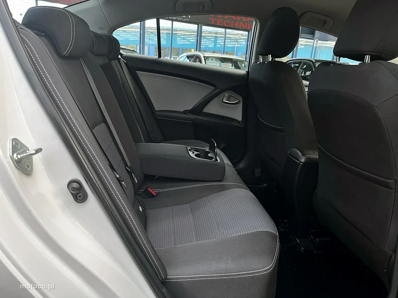 Toyota Avensis T27 12