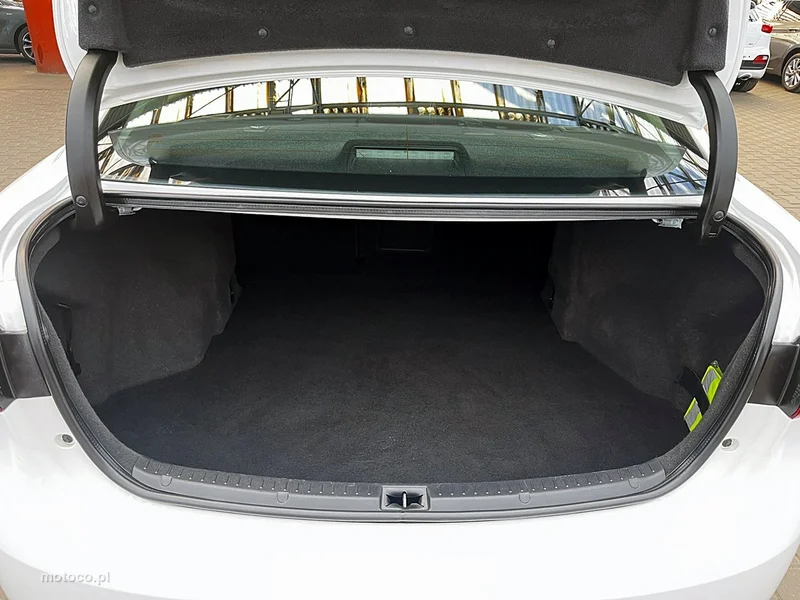 Toyota Avensis T27 15