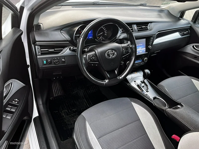 Toyota Avensis T27 16