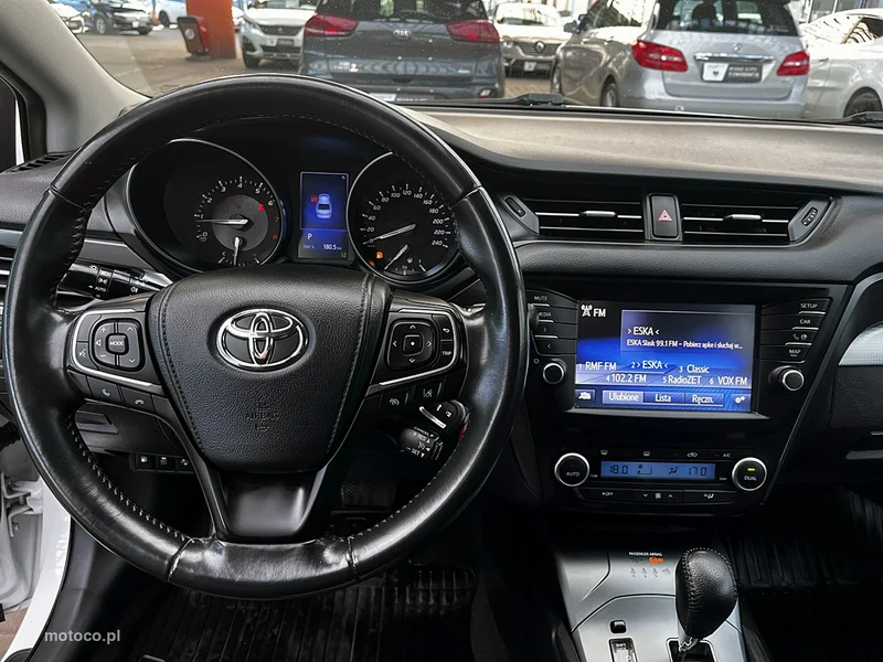 Toyota Avensis T27 21