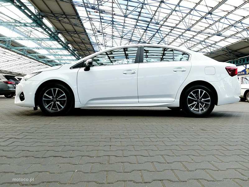 Toyota Avensis T27 6