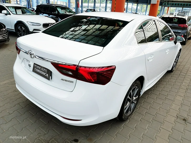 Toyota Avensis T27 64