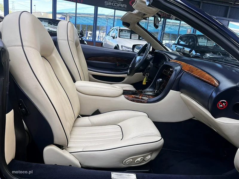 Aston Martin DB7 22