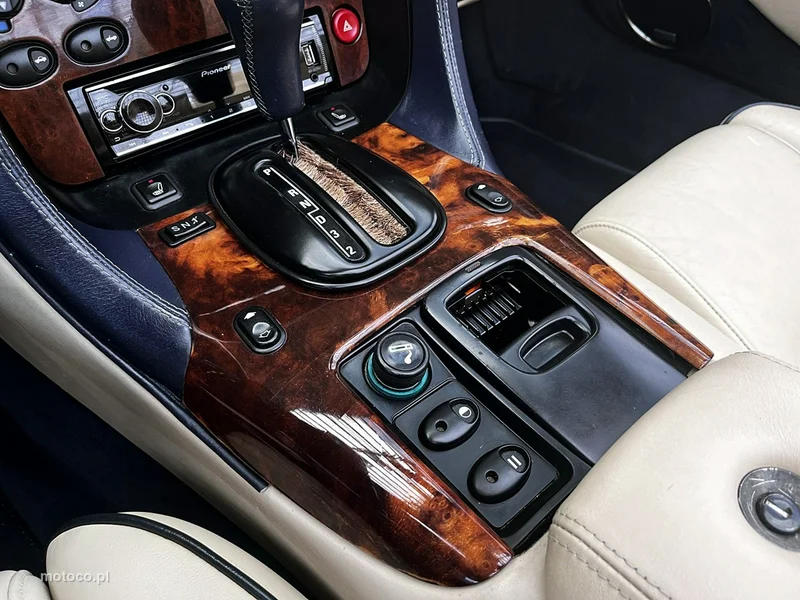 Aston Martin DB7 29