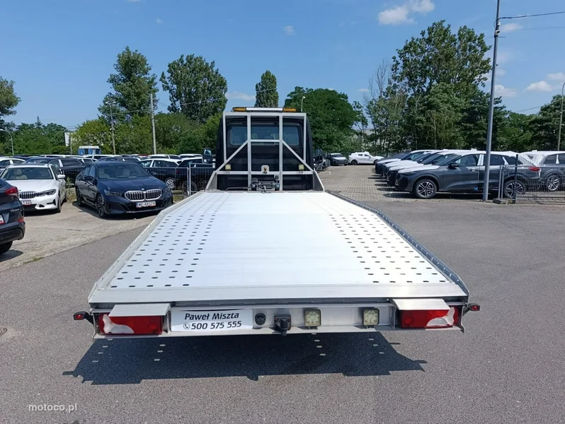 Mercedes-Benz Sprinter 4