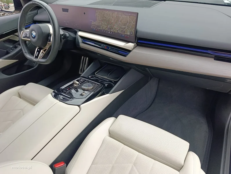 BMW Seria 5 G60 520 12