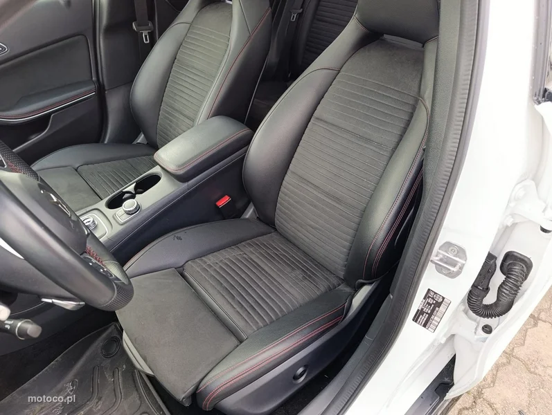 Mercedes-Benz GLA X156 GLA 45 AMG 12