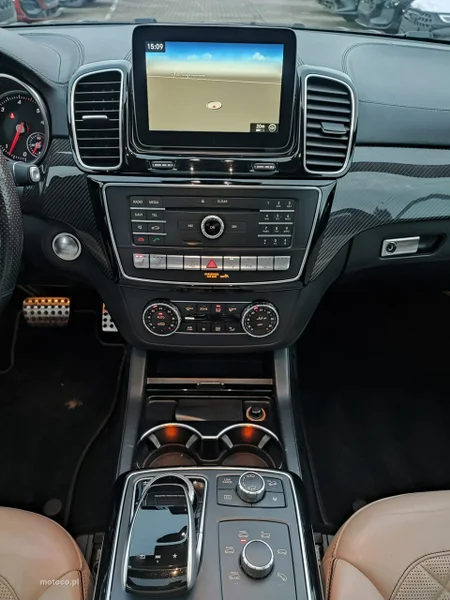 Mercedes-Benz GLS Klasa 13