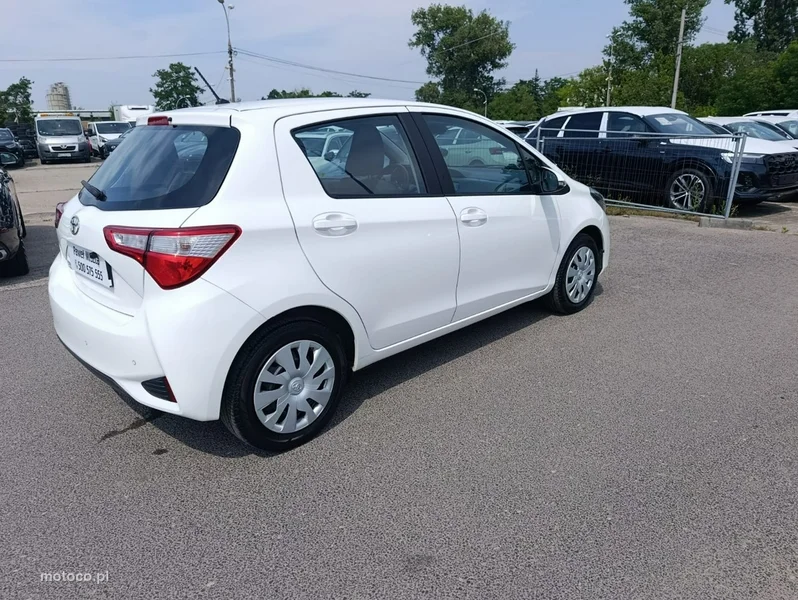 Toyota Yaris XP130 18