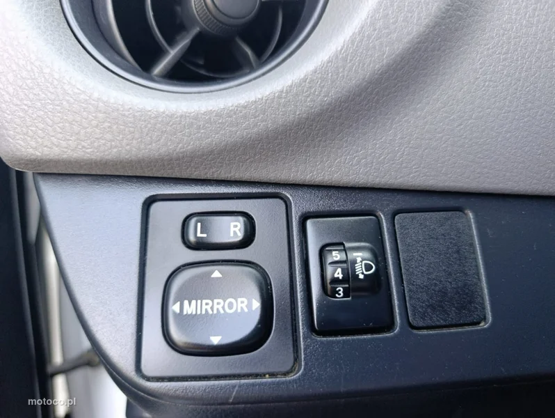Toyota Yaris XP130 23