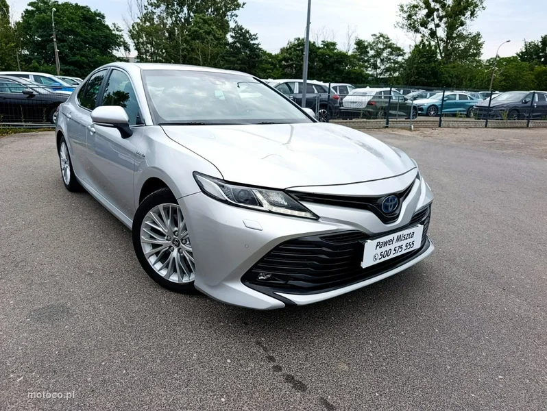 Toyota Camry XV70 13
