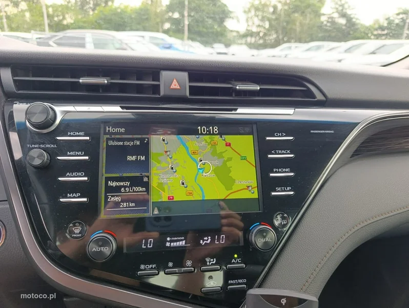 Toyota Camry XV70 3