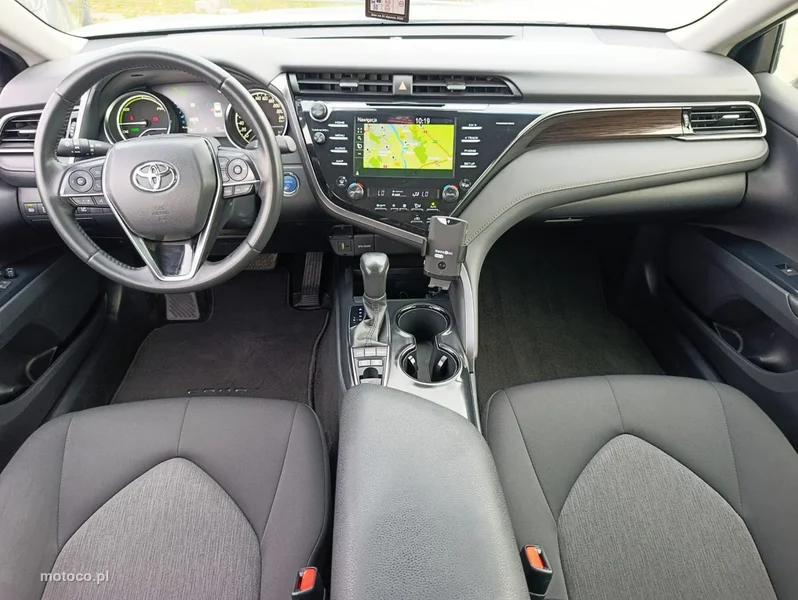Toyota Camry XV70 6