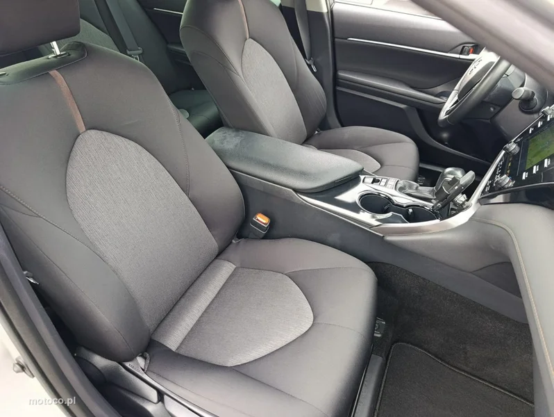 Toyota Camry XV70 8