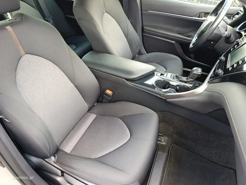 Toyota Camry XV70 11