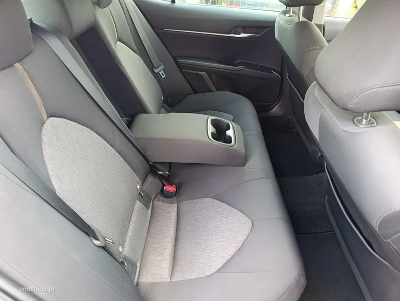 Toyota Camry XV70 13