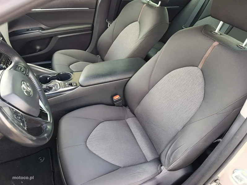 Toyota Camry XV70 17