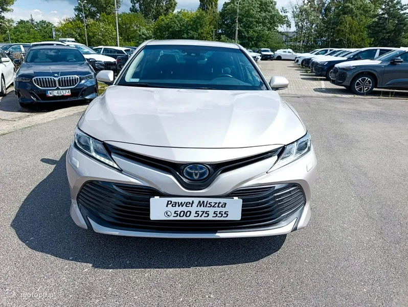 Toyota Camry XV70 18