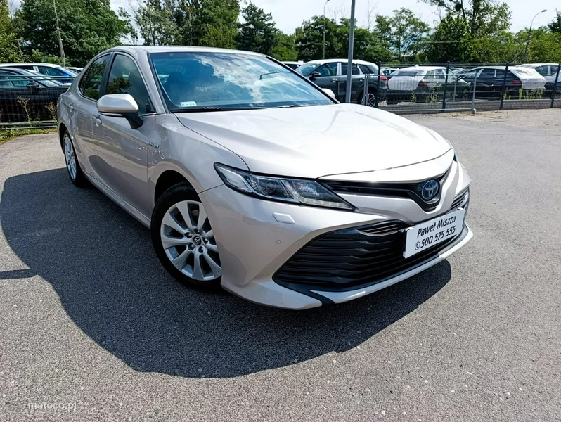 Toyota Camry XV70 19