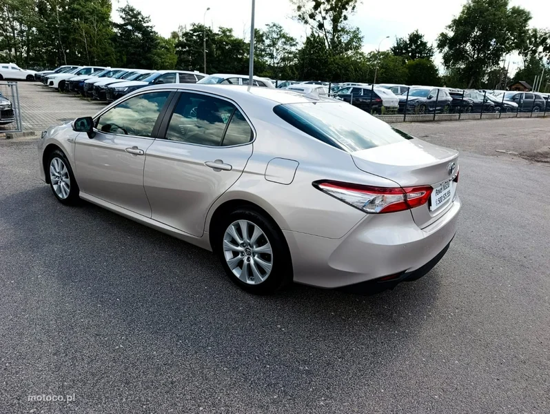 Toyota Camry XV70 23