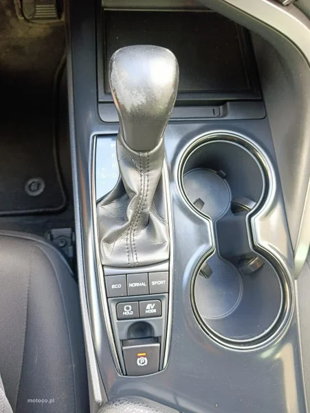 Toyota Camry XV70 4