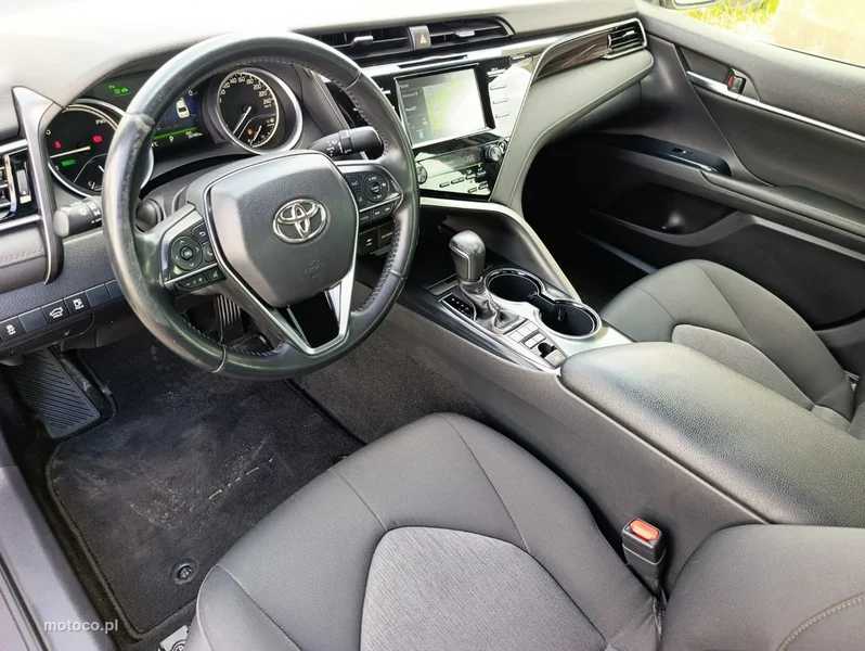 Toyota Camry XV70 6