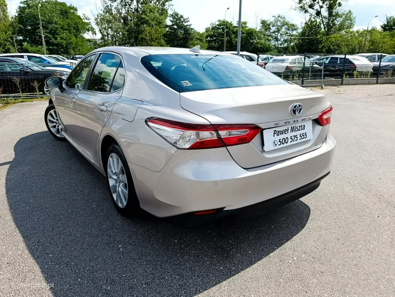 Toyota Camry XV70 10