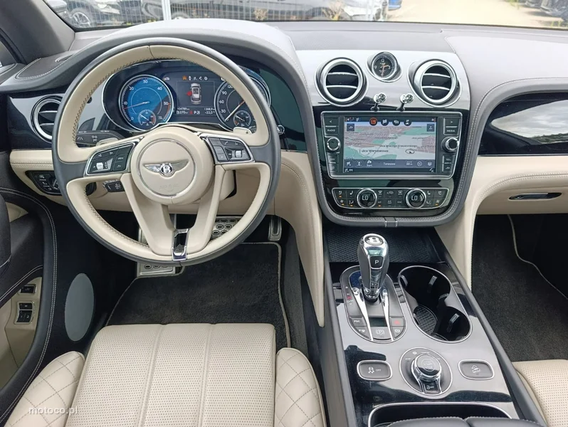 Bentley Bentayga 11