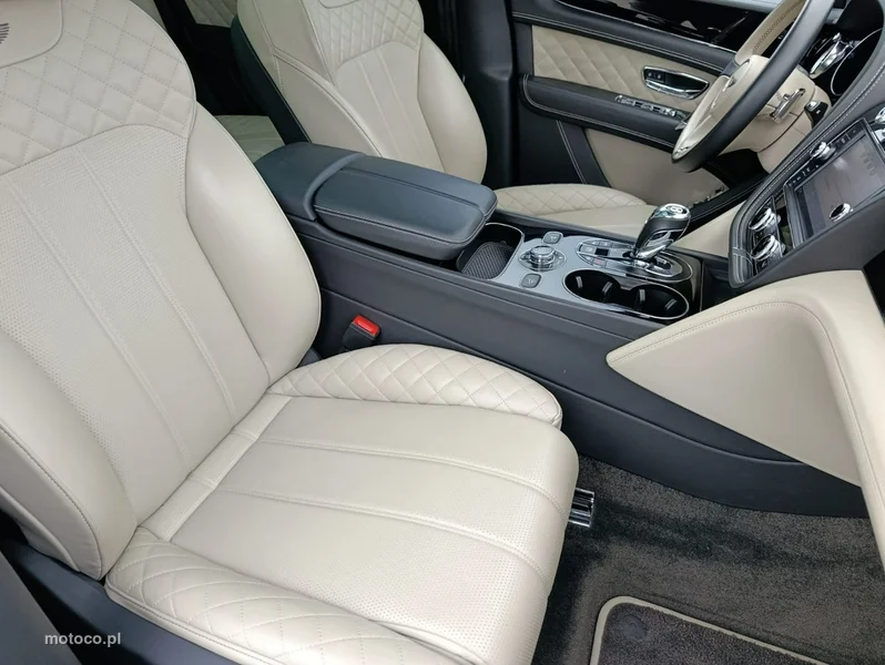 Bentley Bentayga 12