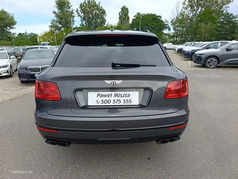 Bentley Bentayga 15