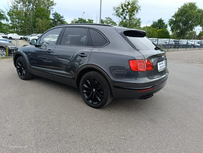 Bentley Bentayga 3