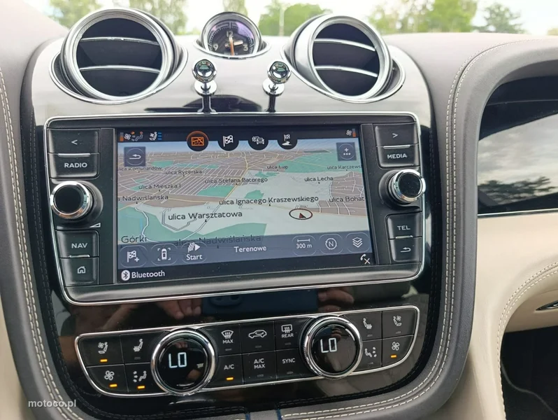 Bentley Bentayga 5