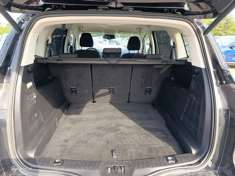 Ford S-Max II 17