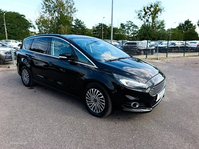 Ford S-Max II 38