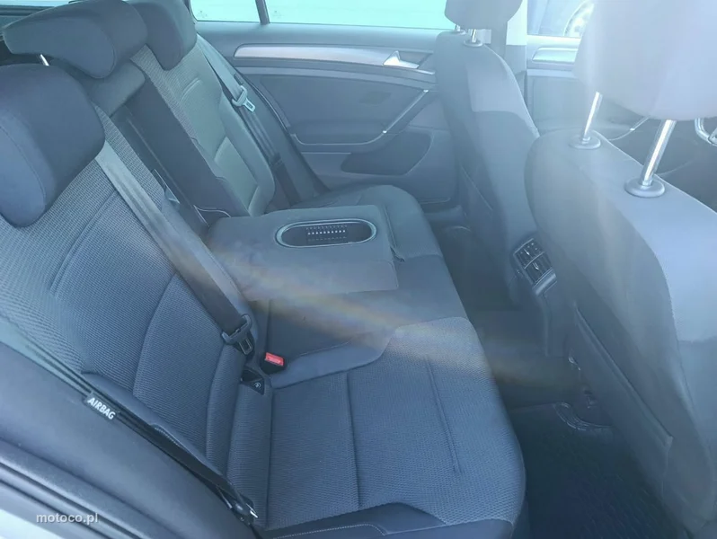Volkswagen Golf VII 23