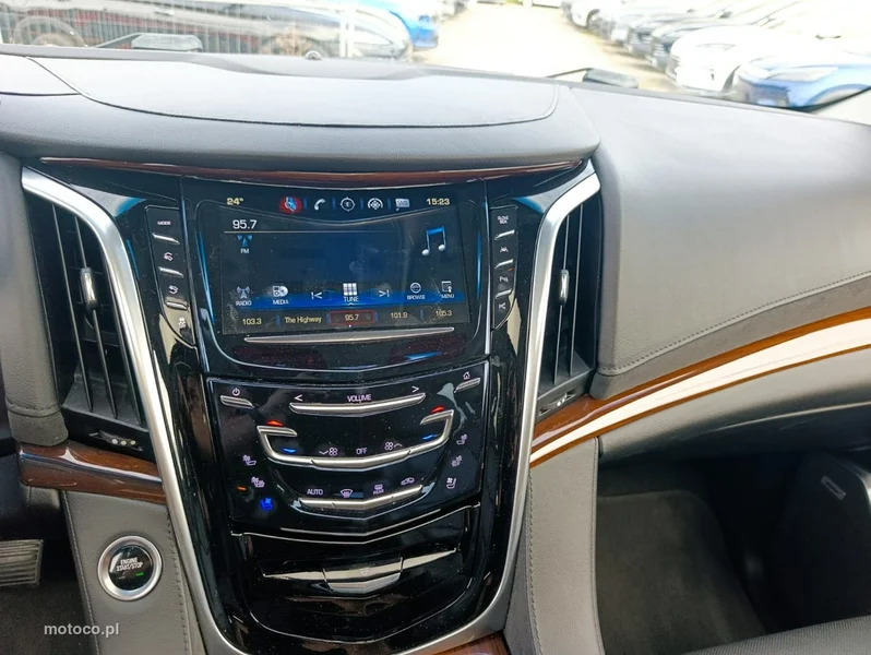 Cadillac Escalade 16