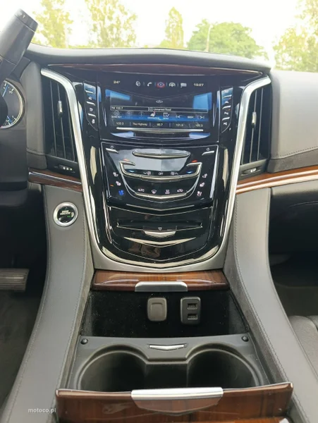 Cadillac Escalade 28