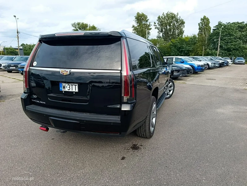 Cadillac Escalade 4
