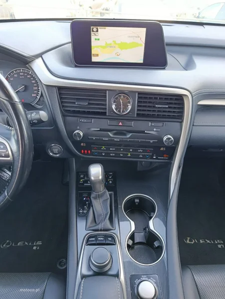 Lexus RX 16